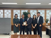 강구홍(공학박사)학장에게 감사패 전달 